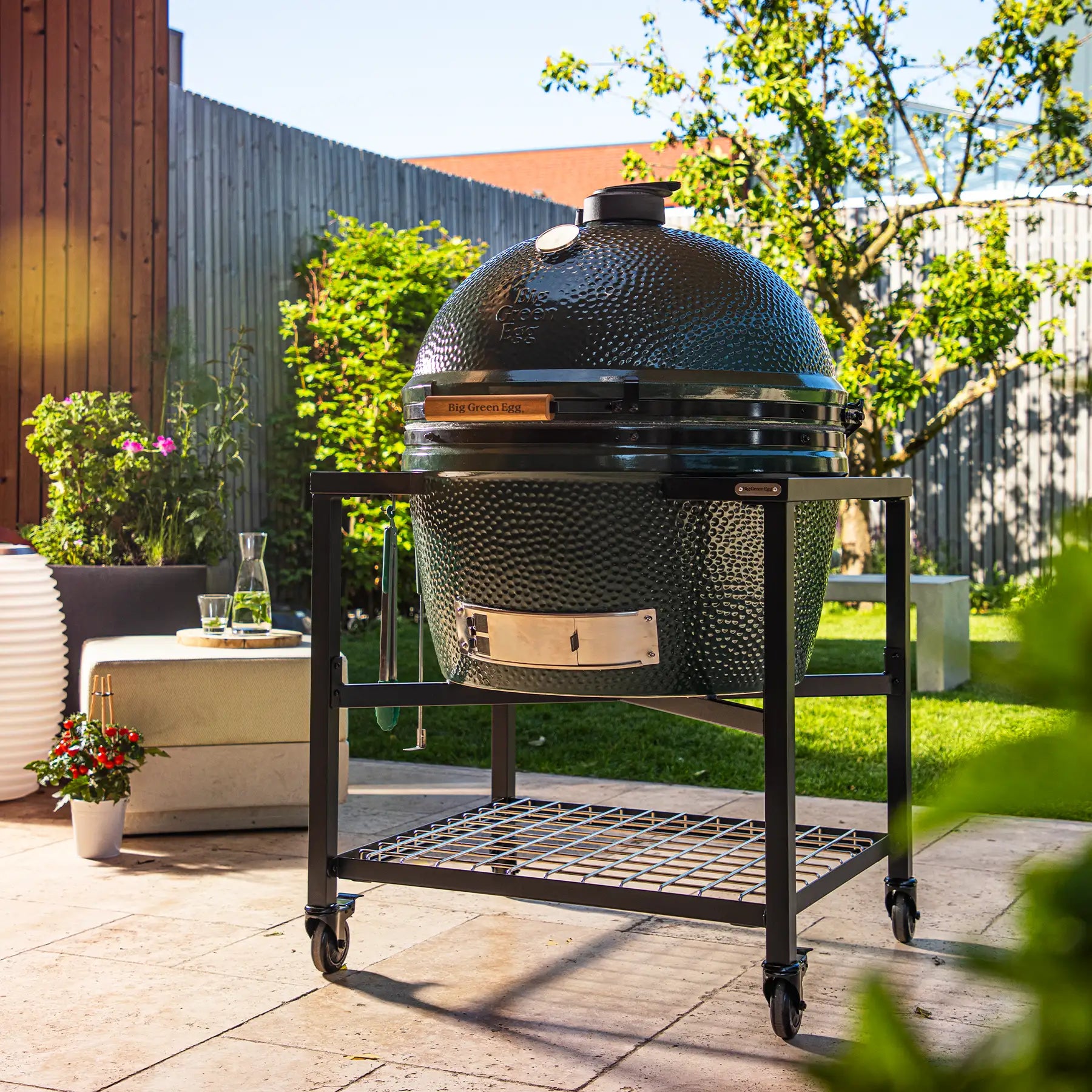 2XL Big Green Egg in modular base