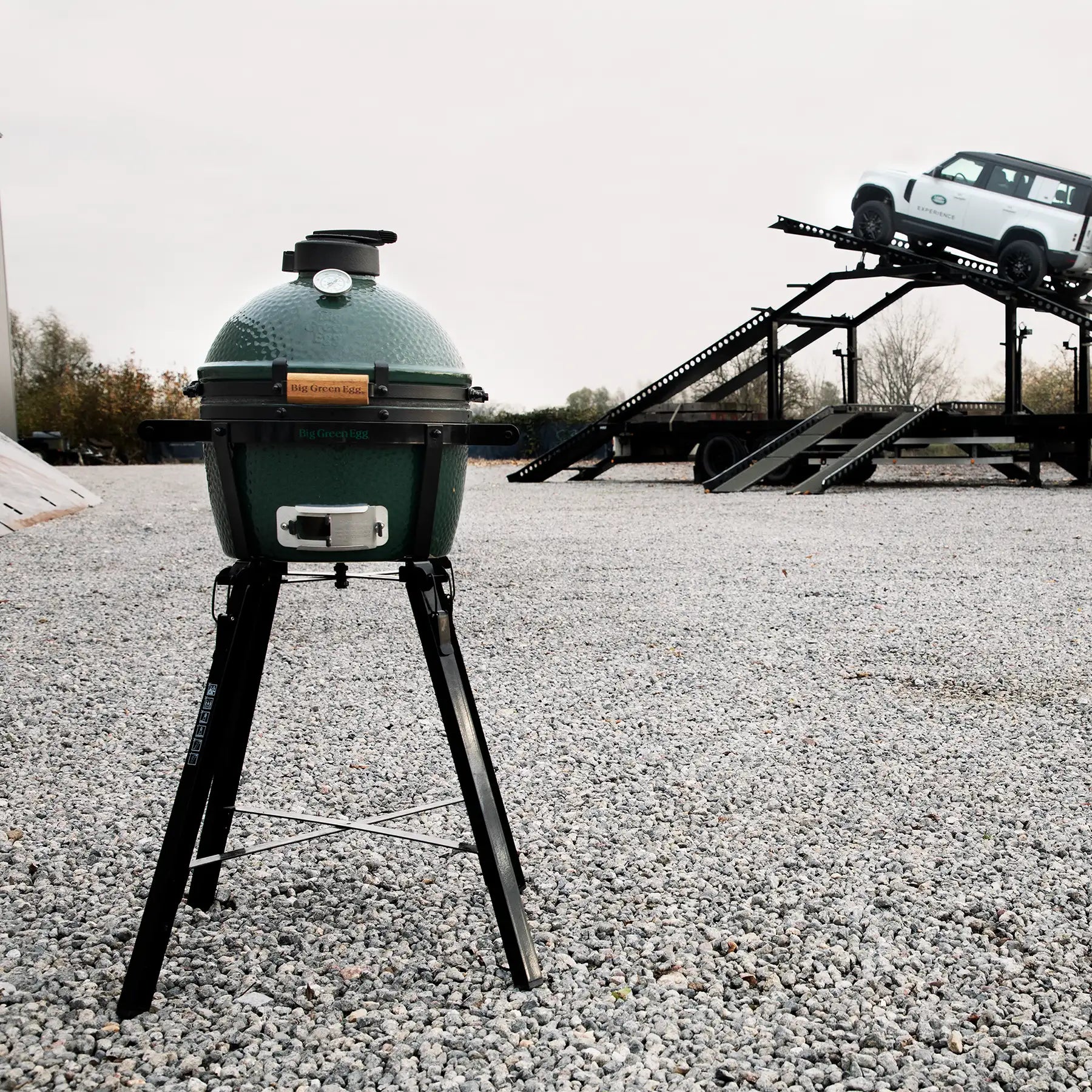 Minimax Big Green Egg with mobile stand