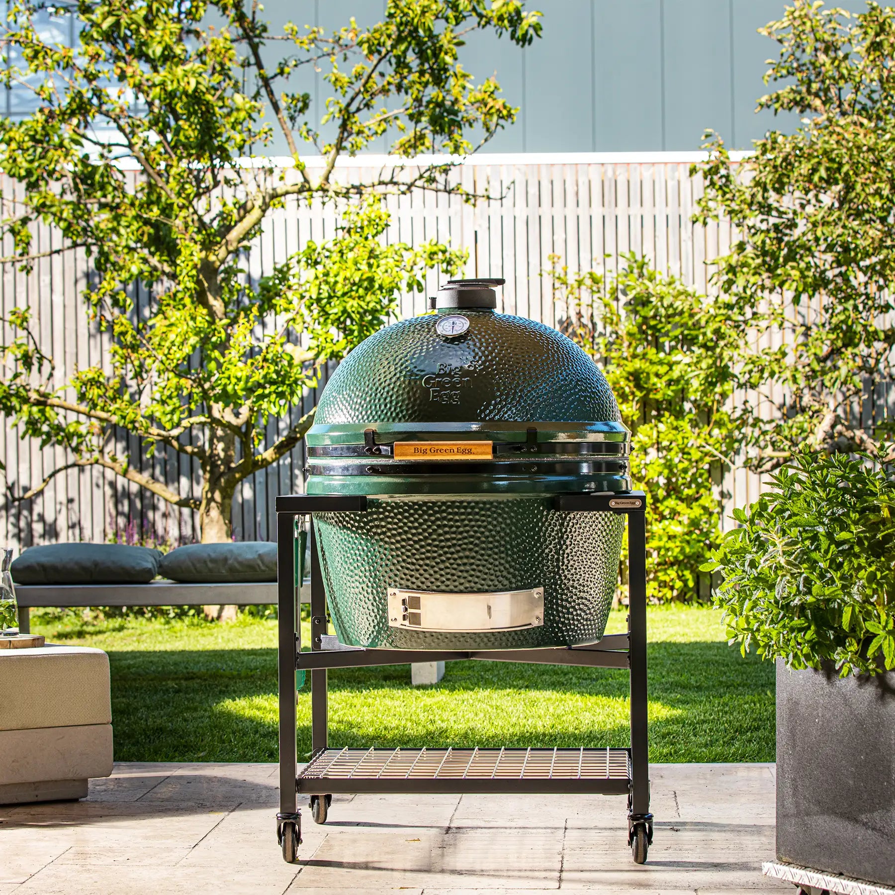 2XL Big Green Egg in modular base