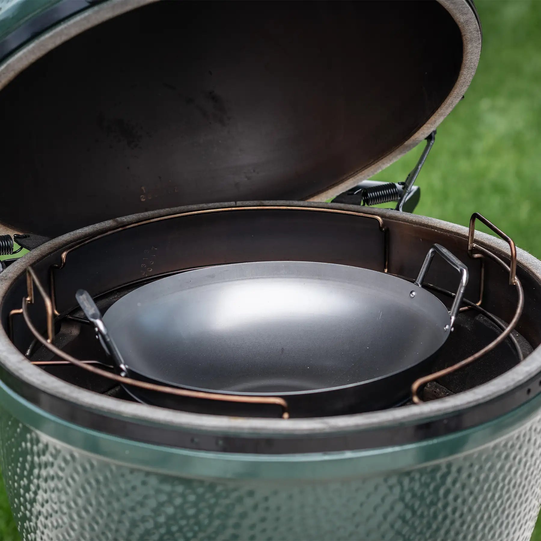 Grill-Wok aus Karbonstahl mit Bambusspatel